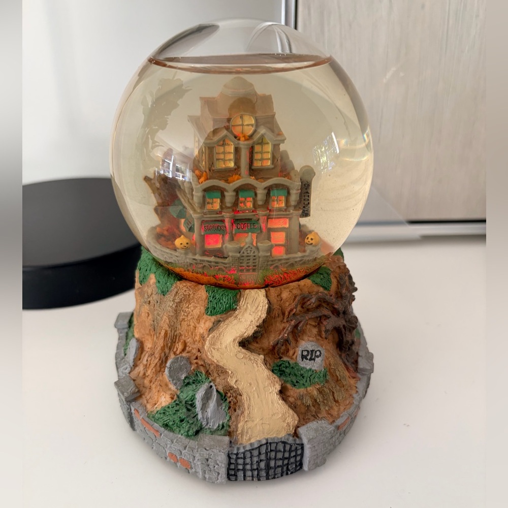 Starbucks Haunted House Snow Globe 2003 with Flashing Red Lights